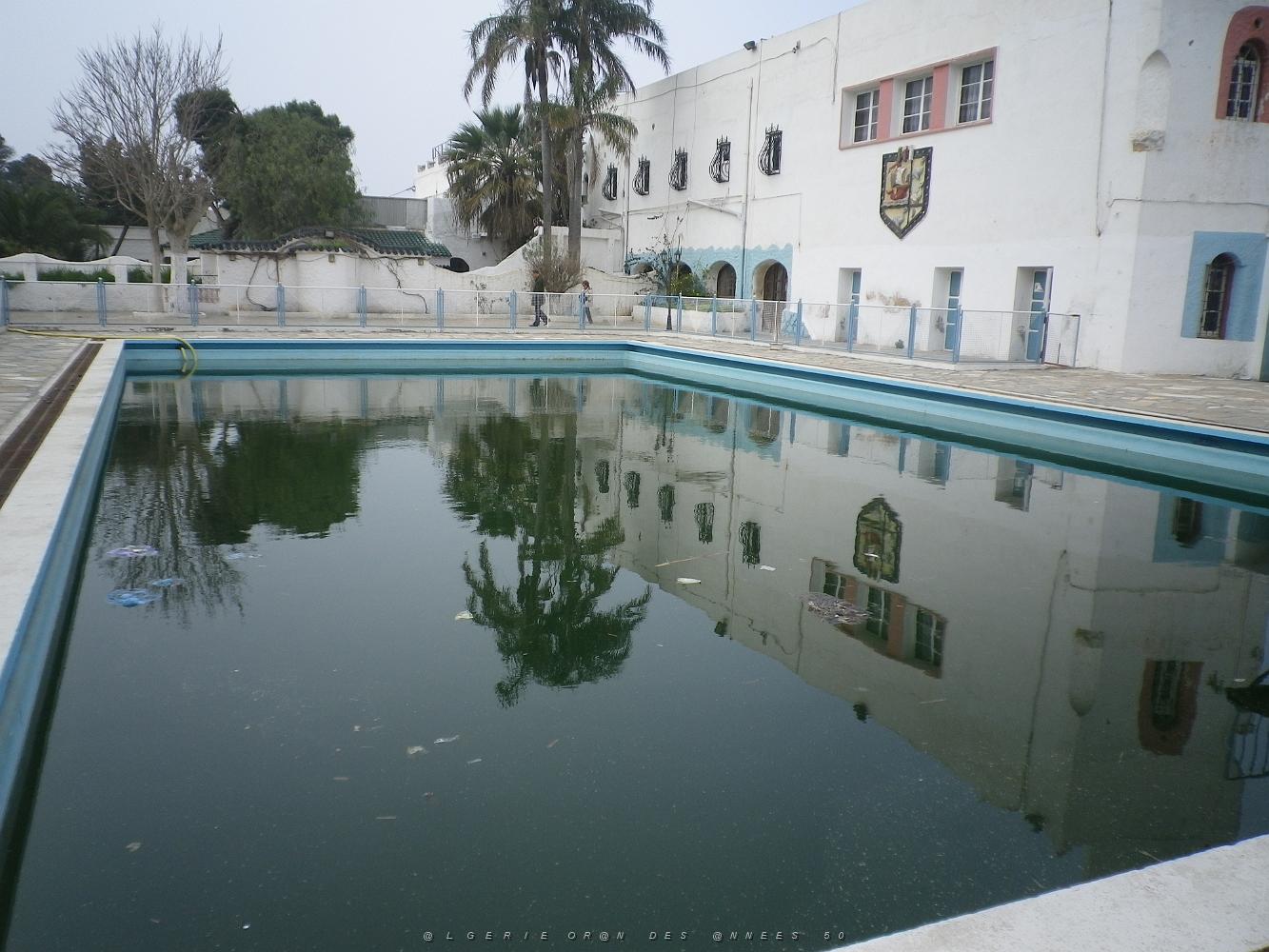 1972 la piscine et les douches du Casino.JPG